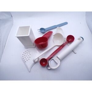 Tupperware Kitchen Gadget Set Measuring Spoons Scoop Strainer Grater‎